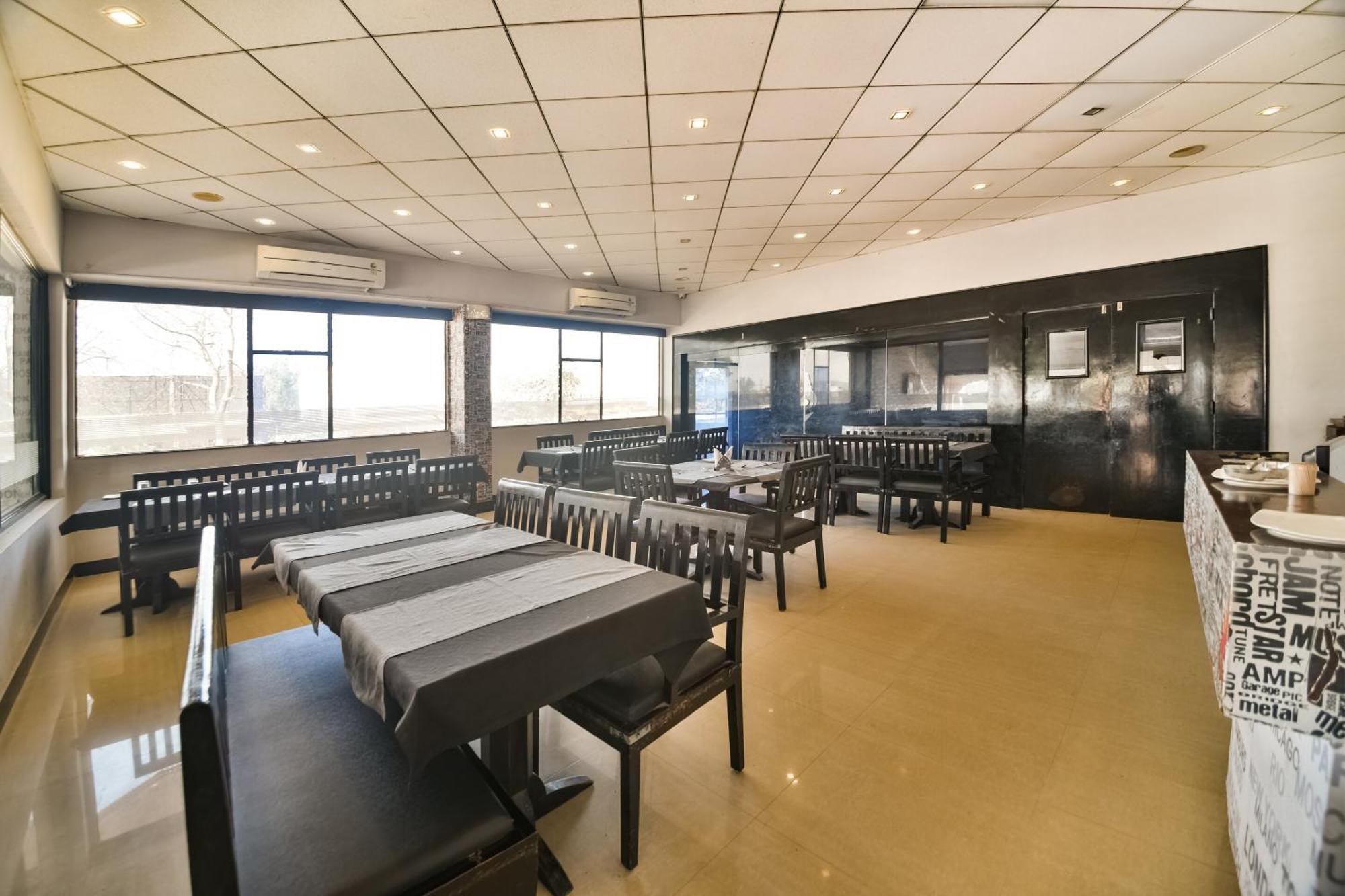 Capital O Amit Palace Bhilwara Екстер'єр фото